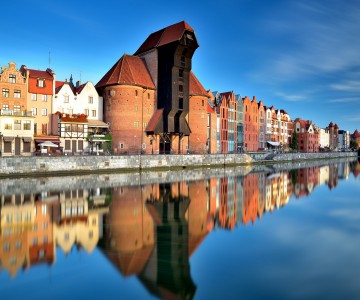 Poland-Old-Town-Gdansk-river-city-houses_1920x1200
